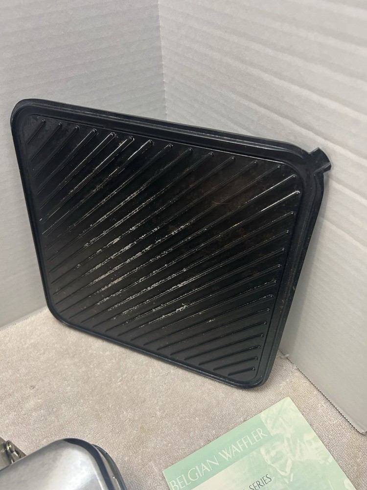 VillaWare Belgian Waffle Maker & Multi Baker 6150 Chrome Tested Works