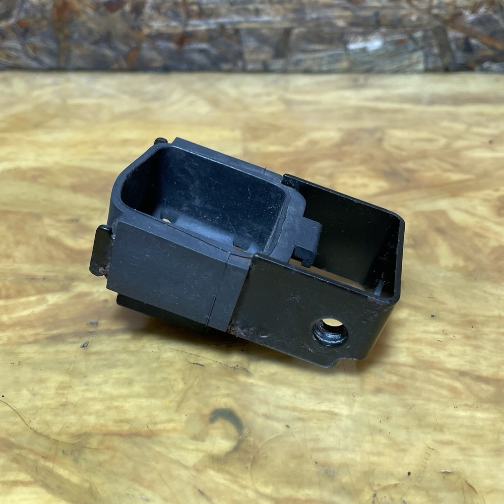 Suzuki GSF 600 Bandit 2000 - 2004 Starter Relay Bracket
