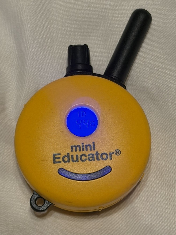 Used Off Leash K9 Training Mini Educator ET-300 E-Collar Remote Transmitter only