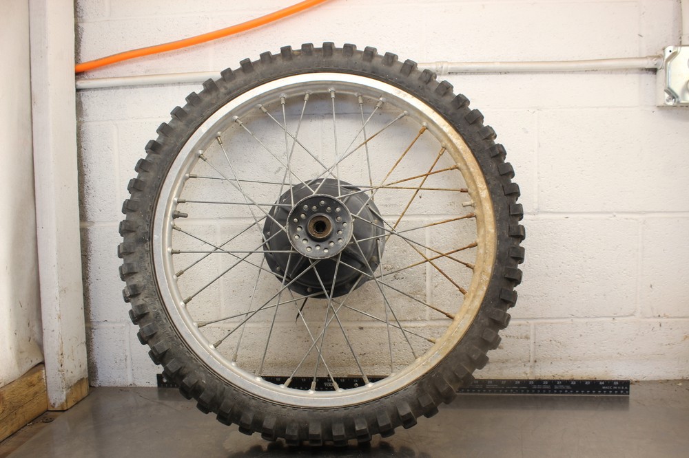 1983 Yamaha XT550 FRONT WHEEL (3.00-21) O974