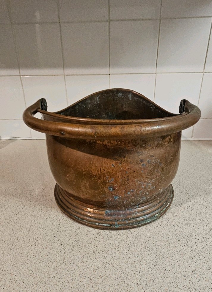 A stunning quality Large Antique Copper Coal Scuttle,Fireside.
