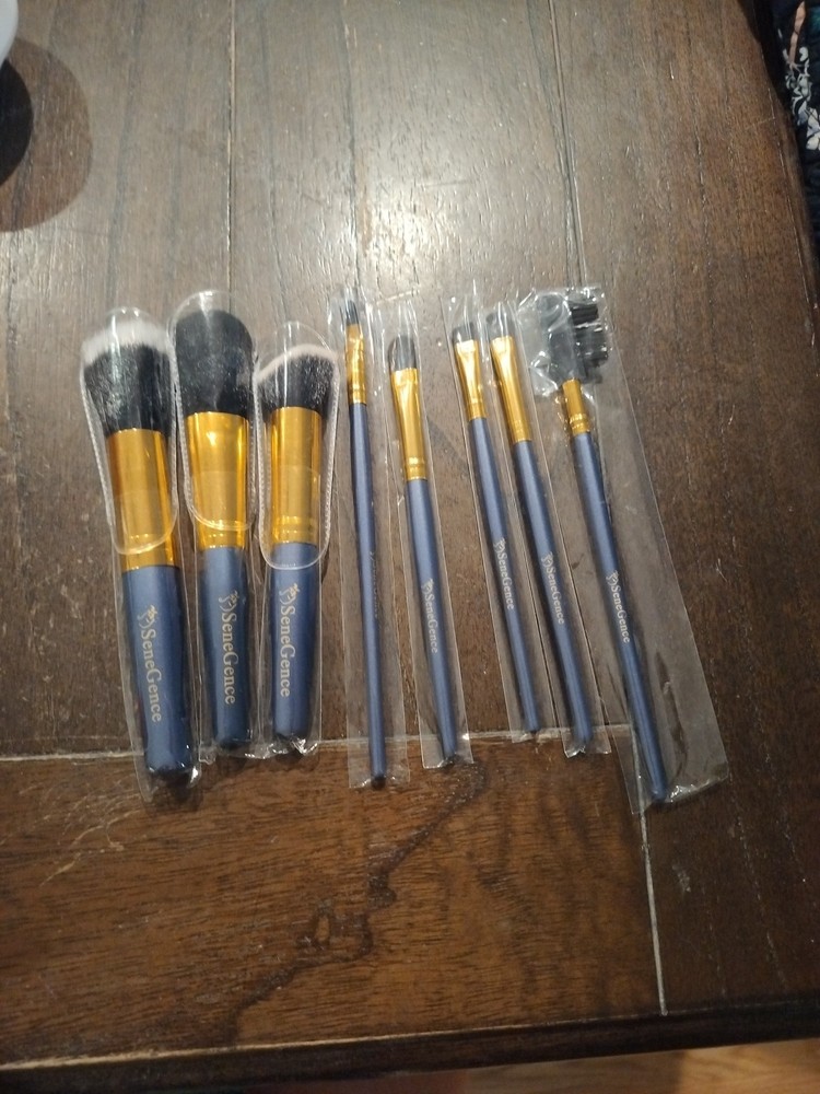 SeneGence Makeup Brushes Set Of 8 New!