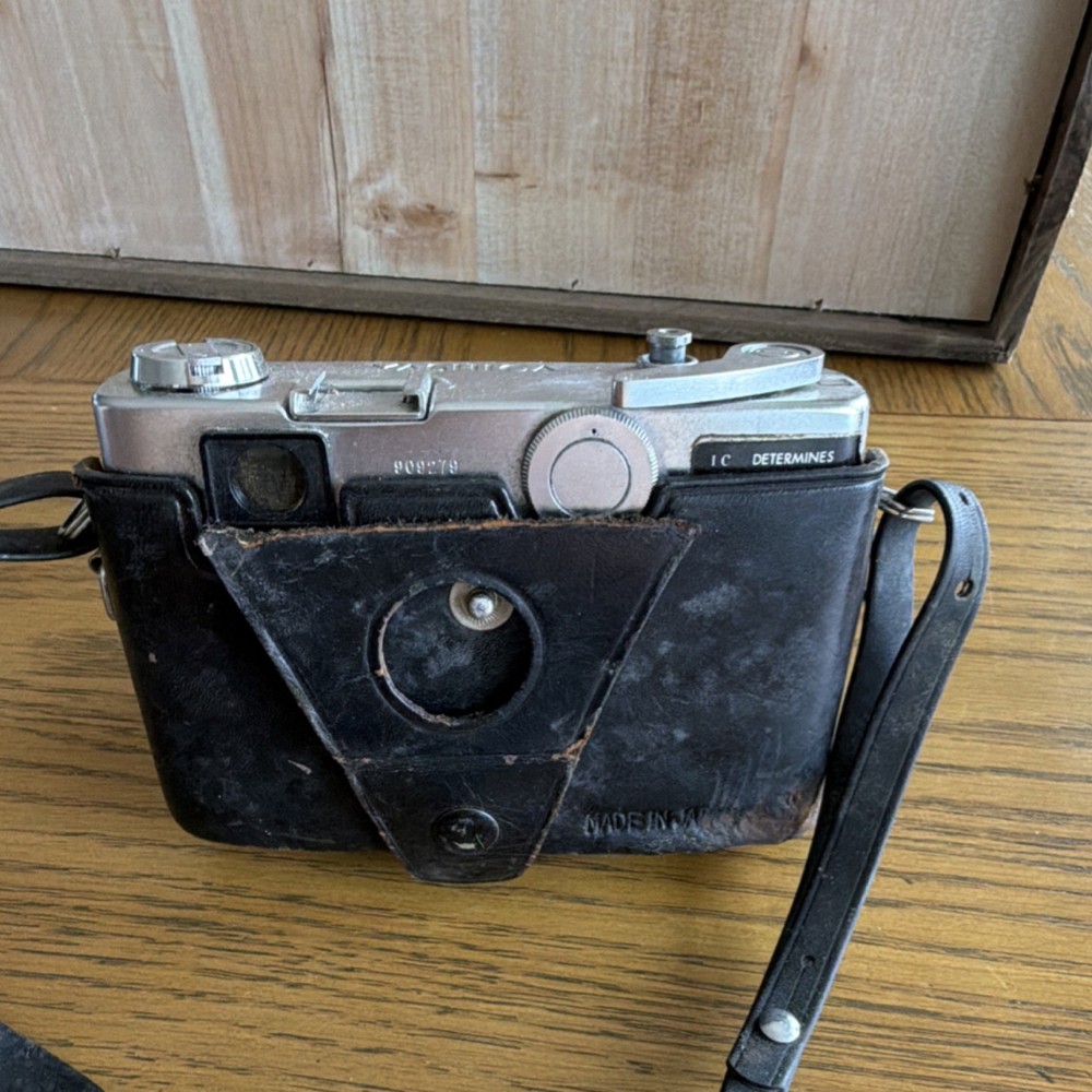 Yashica Lynx 5000E Vintage Rangefinder Camera Silver Black with Case