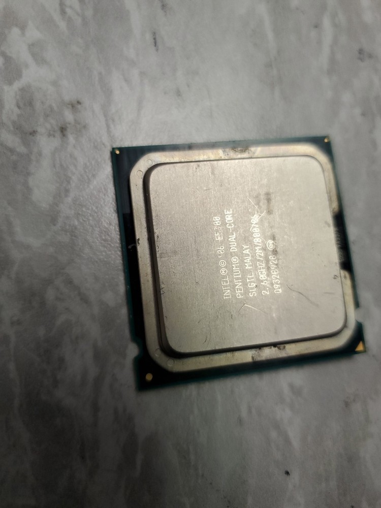 Intel E5300 2.6ghz Dual-Core Processor free ship