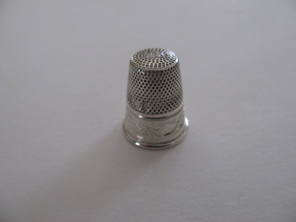 VTG / ANTIQUE FANCY STERLING THIMBLE SCRIPT BASE GERMANY MADE / NICE