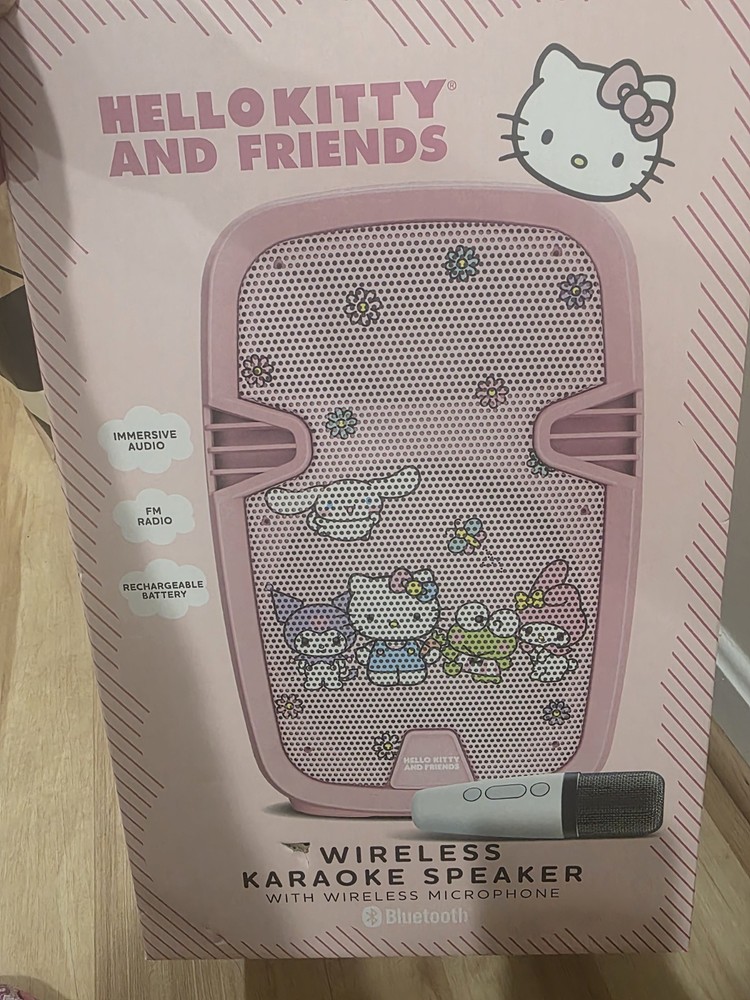 Hello Kitty Wireless Karaoke Speaker  w/Wireless Microphone (Bluetooth)