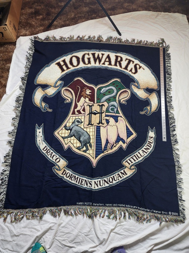 Vtg NwoT Harry Potter Hogwarts Throw Blanket