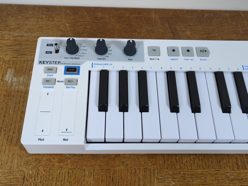 Arturia KeyStep 32-Key MIDI Keyboard Controller Sequencer White w/ USB - Working