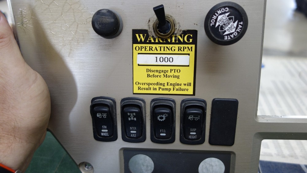 Mack Switch Panel 84mt5102m CXU613