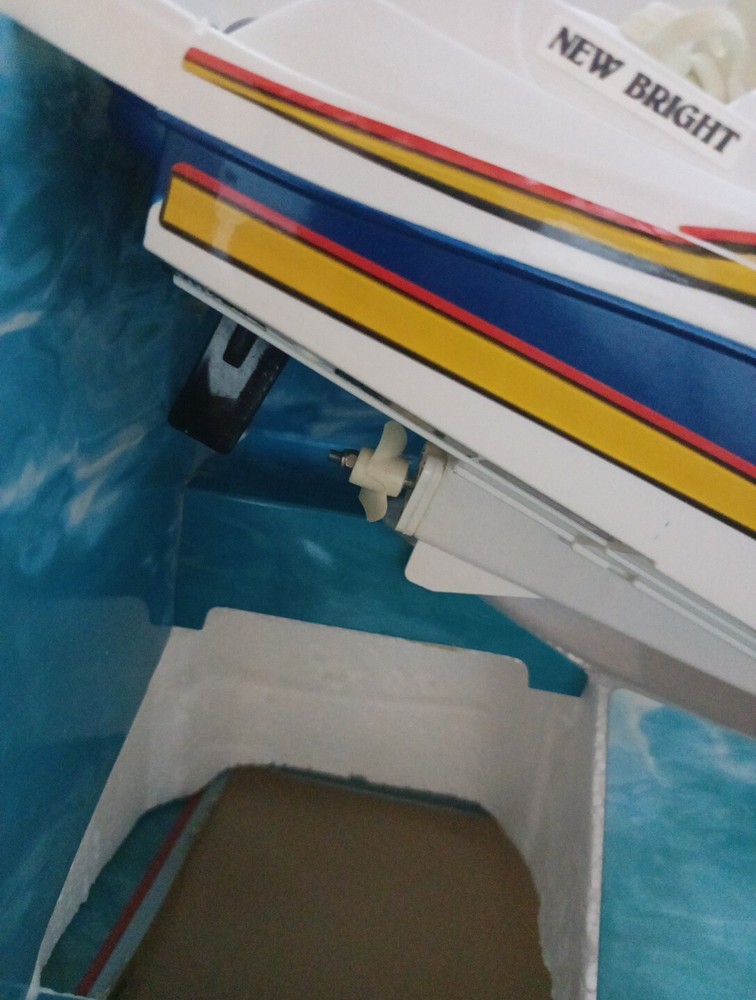 2007 New Bright Sea Ray Sundancer (No Control)Tested Does Turn On.