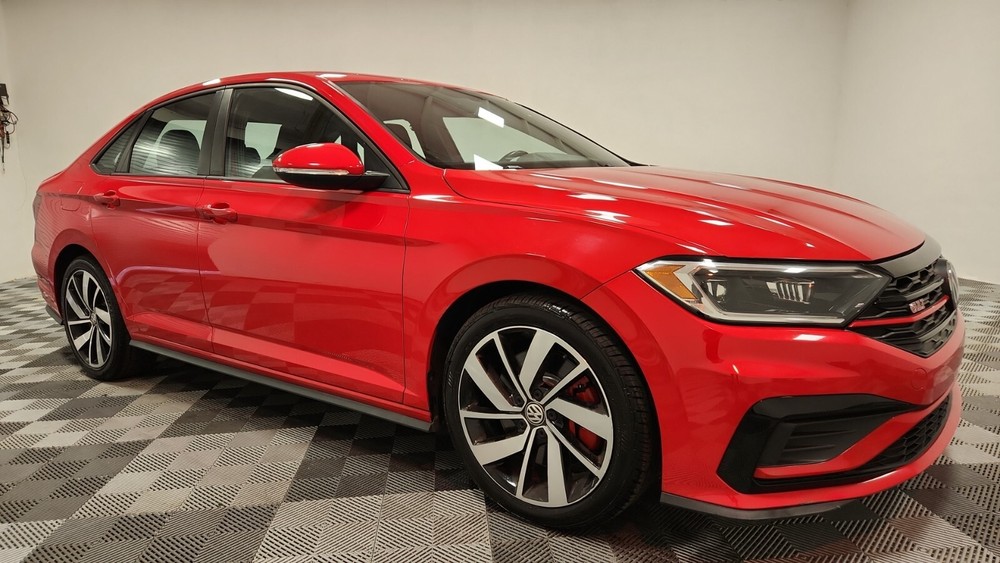 Touch Up Paint for Volkswagen Jetta with paint code LY3D, Tornado Red.