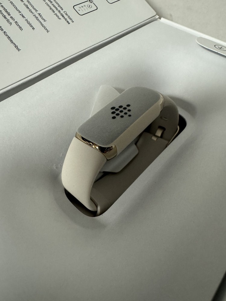 Fitbit Luxe Activity Tracker - Lunar White/Soft Gold Stainless Steel *OPEN BOX*