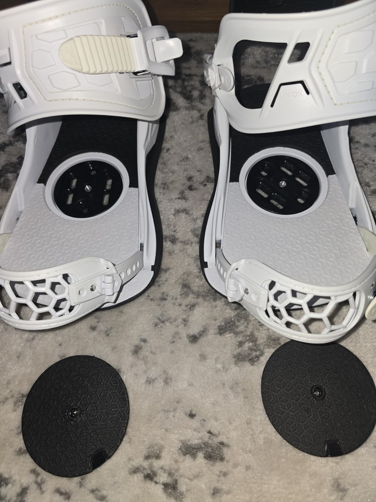 Union Strata Snowboard Bindings Black and White Size Large