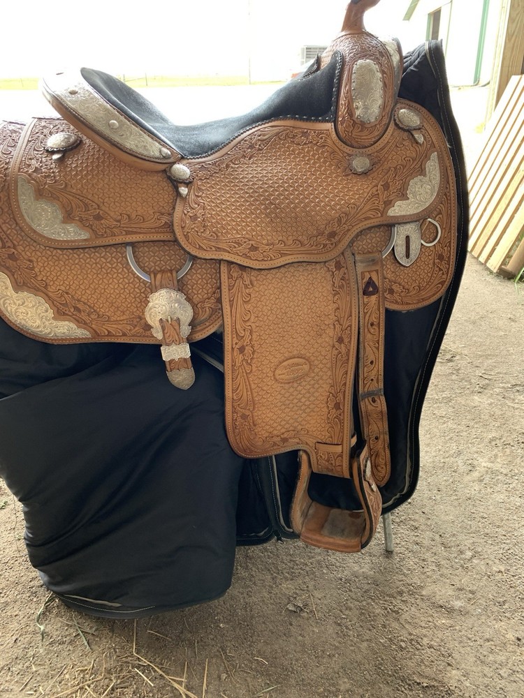 McLelland show Saddle