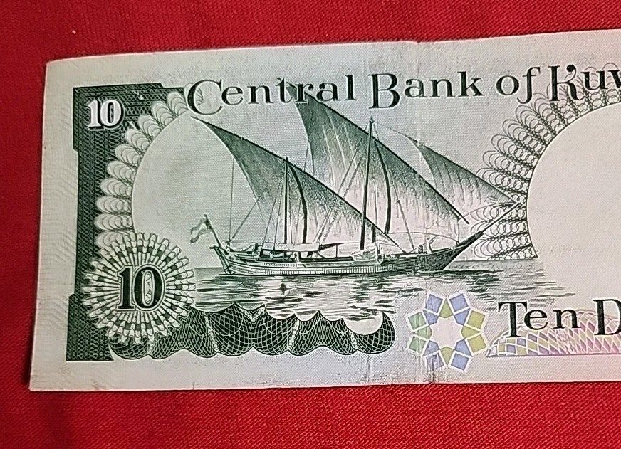 Kuwait 10 Dinars Banknote ISSUED 1968- M139