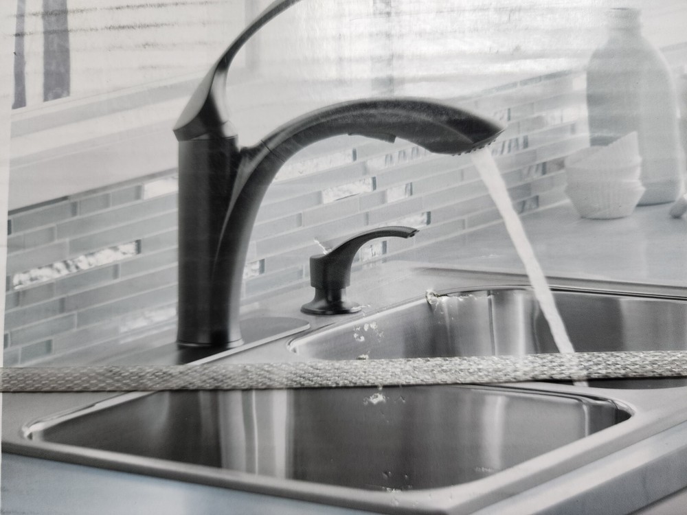 KOHLER Mistos Single-Handle Pull-Out Sprayer Kitchen Faucet in Matte Black