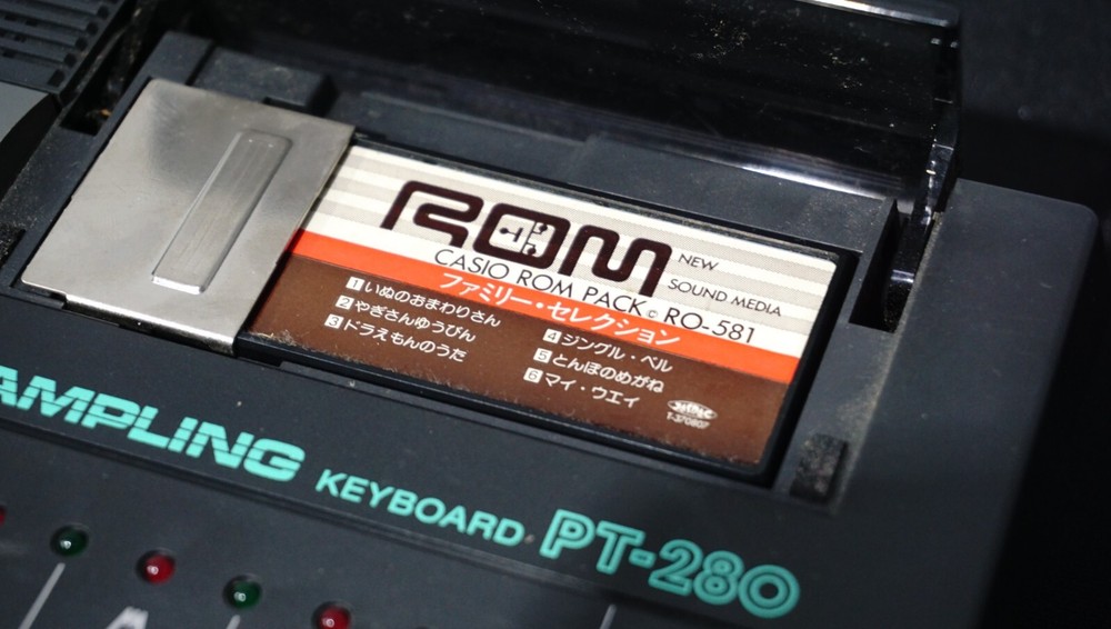 Casio PT-280 Mini Portable Pulse Code Modulation Sampling Keyboard W/ ROM pack