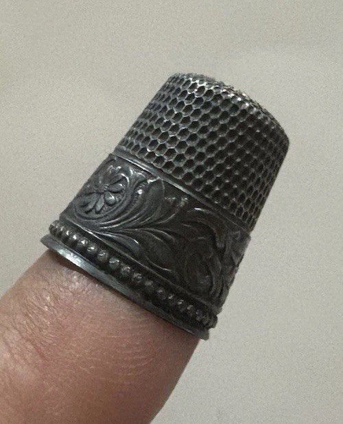 Sterling Silver Simons Bros Thimble 9 Gothic S Engraved Inside Flowers Outside
