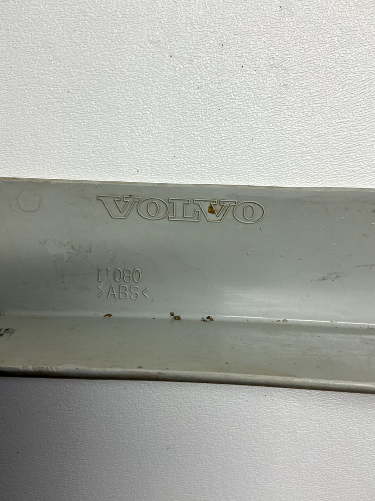 VOLVO VNL INTERIOR PLASTIC 11080