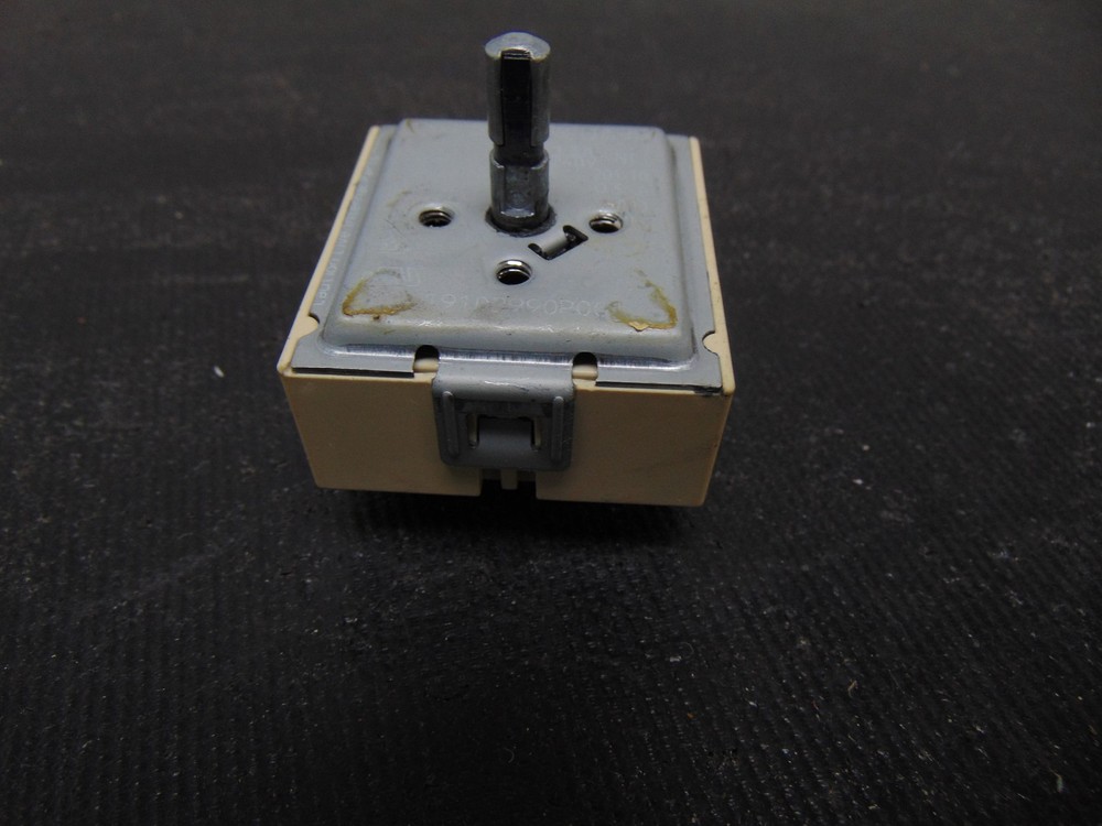 GE Range JB640DR2CC Surface Element Control Switch WB24T10058