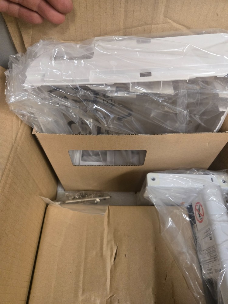 Epson PowerLite 570 LCD Projector - NEW