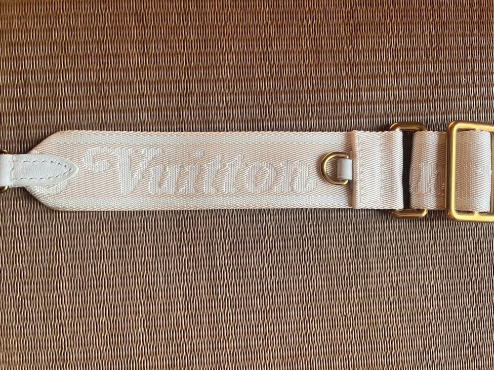 Louis Vuitton shoulder strap white, beautiful condition