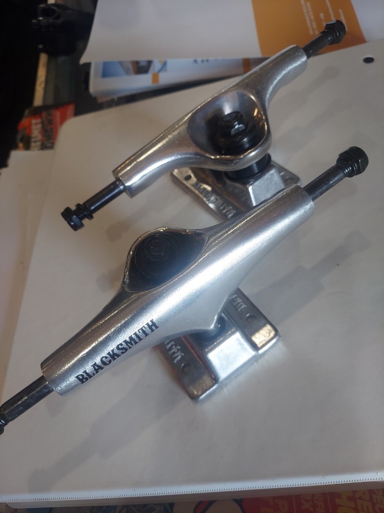 Trucks Pair Blackmith Silver with Silver Baseplate