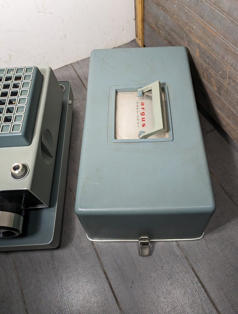 Vintage Argus President (526) Slide Projector (needs bulb)