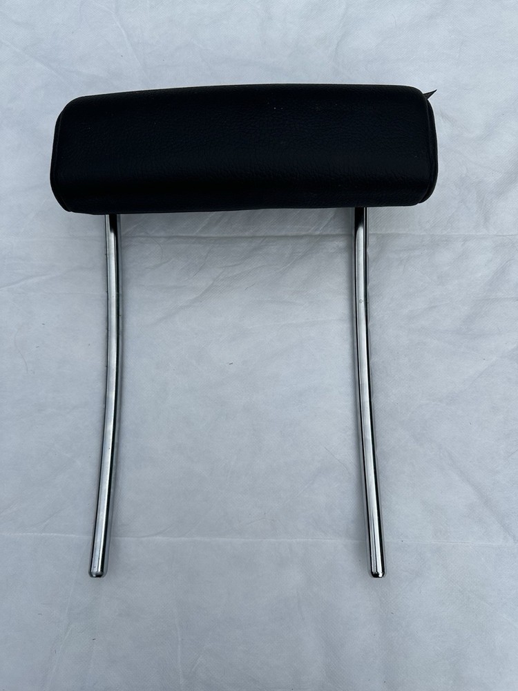VOLVO HEAD REST