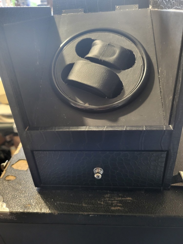 Automatic Watch Winder SND Storage Plug In and Battery Operation. Used.