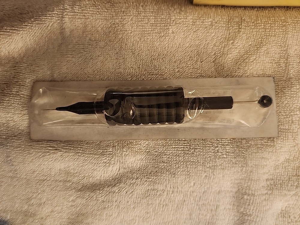 Dragon hawk Tattoo Machine, 2 Tubes, And 65 Assorted Needles