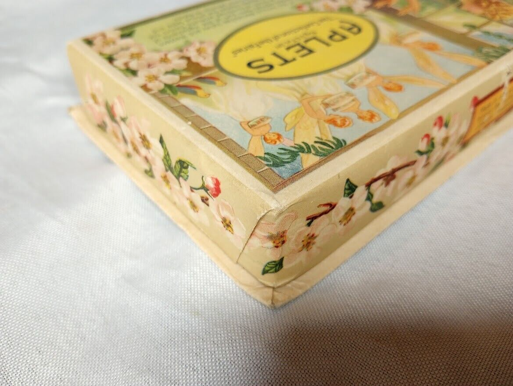 ---Vintage “Aplets” Liberty Orchards Co fruit candy box