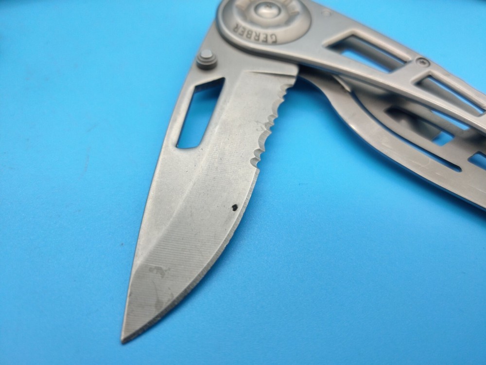 USED GERBER FOLDING PARAFRAME KNIFE PARTIALLY SERRATED BLADE b