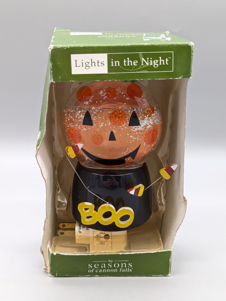 Halloween Decor Night Light Jack O Lantern Pumpkin 2001 Wall Plug