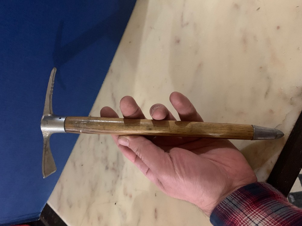 VINTAGE SMALL ALPINE SPIKE FEATHER EAGLE HEAD
