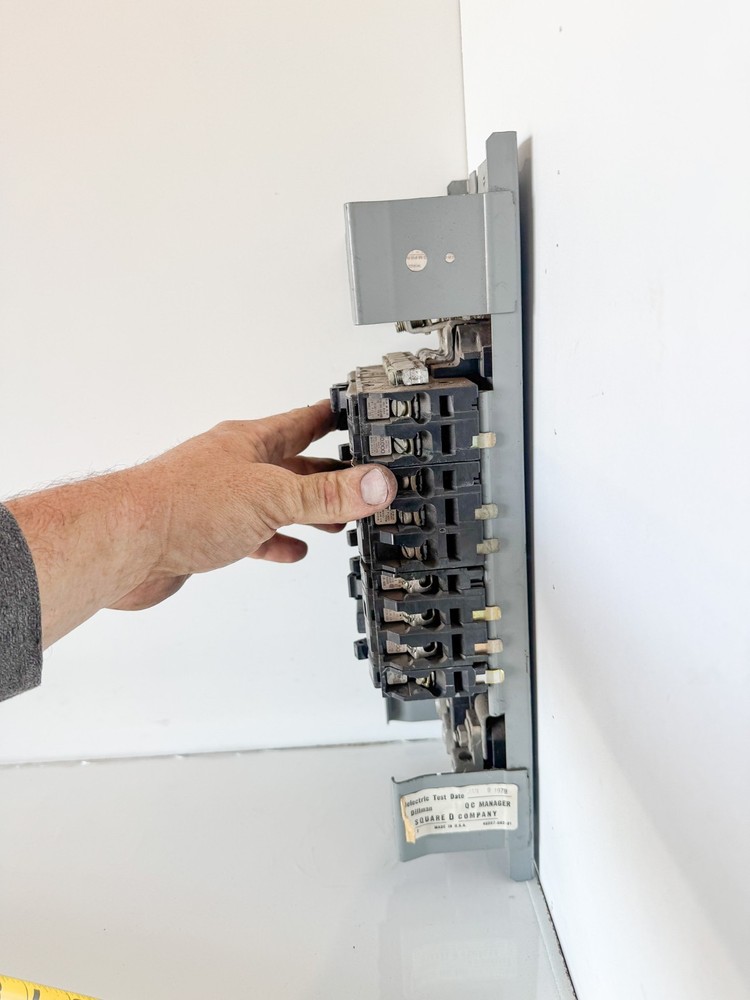 Square D A1431 Panelboard 120/240V 3 Wire 18 Spaces All Breakers (RACK)