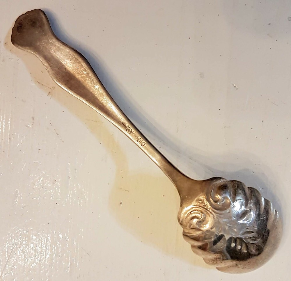 Oneida Community One Shell Sugar Spoon Silver Plate Scroll Handle O.C.A1 retired