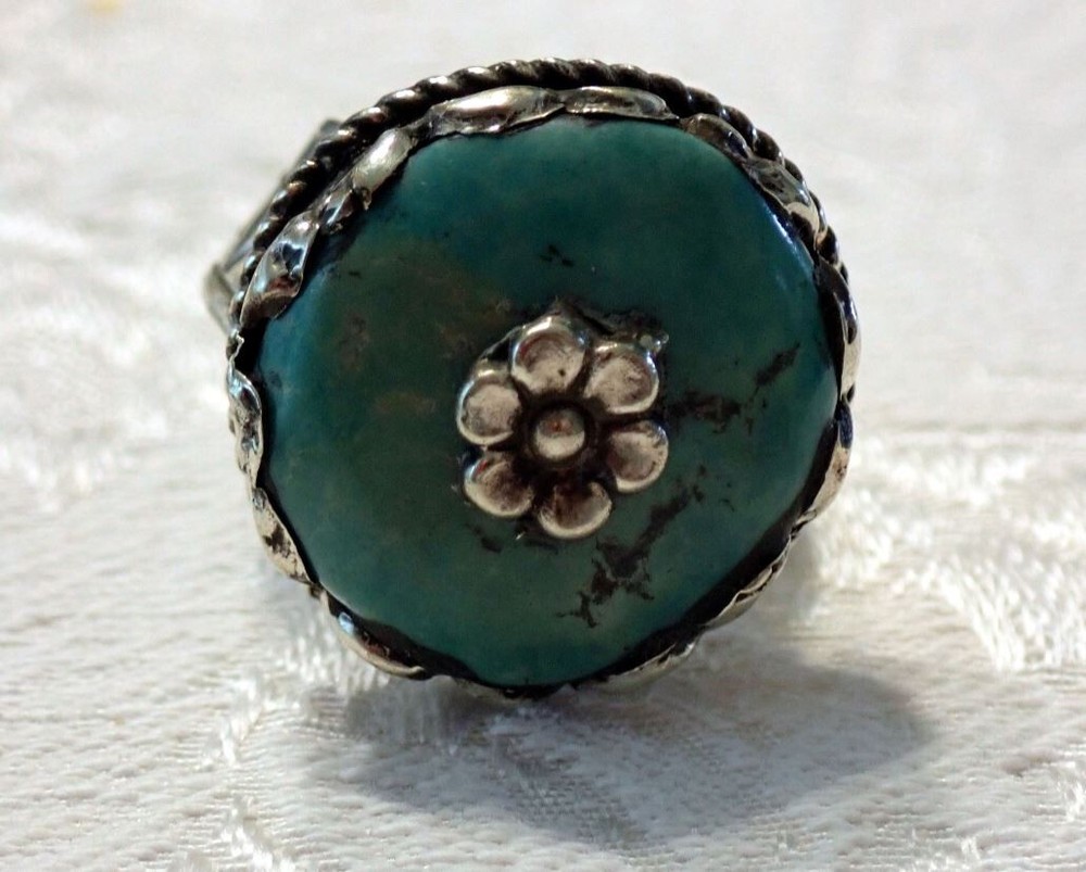 Turquoise Ring adjustable in Tibetan design
