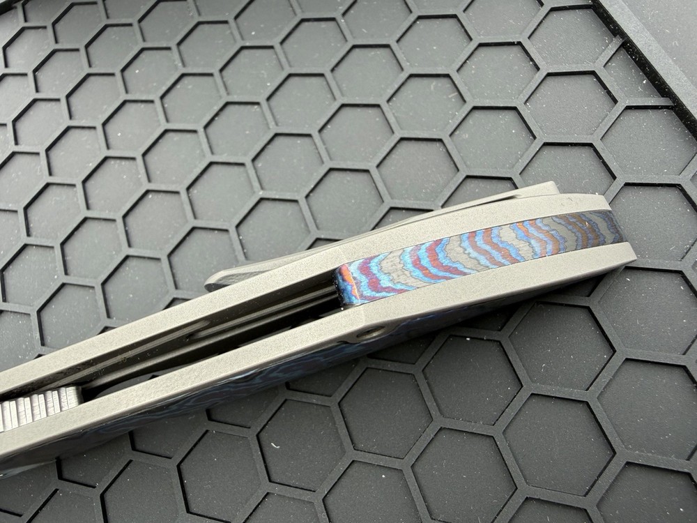 Hypercut Bikkhu - Damasteel & Black Timascus & MOP Pivot