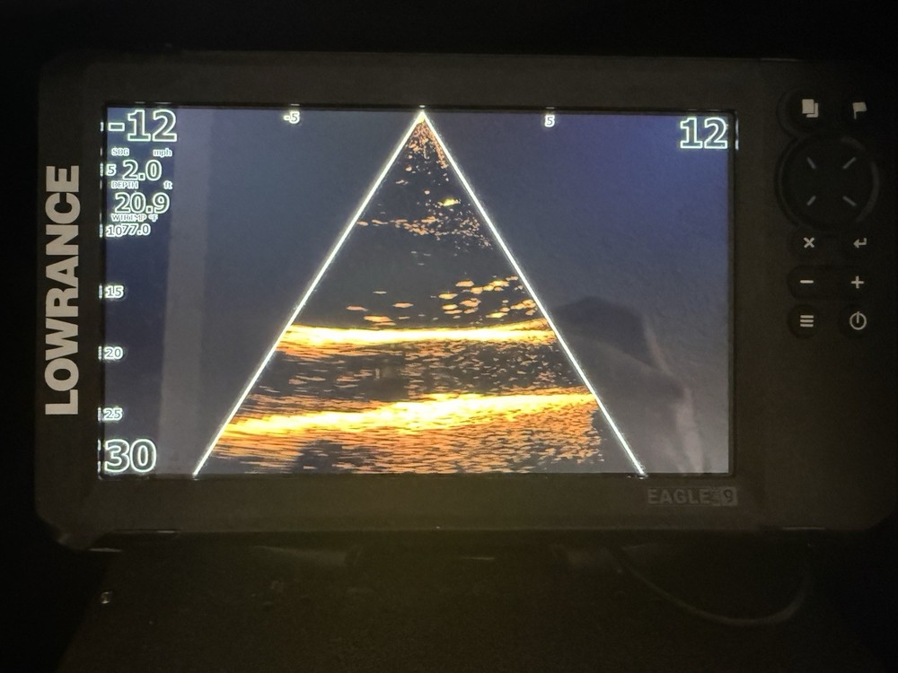 Lowrance HD Innovations Eagle 9 Fishfinder Chartplotter Sonar Kit