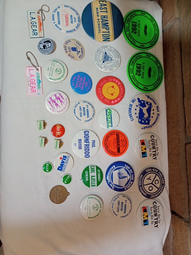 Vintage Various Pins Buttons SEE PICS. 35 Items.