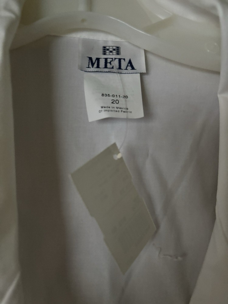 META Button-Front Lab Coat Size 20 Women’s White