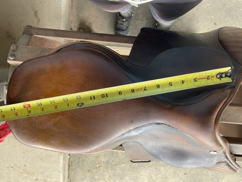 Calibre Close Contact Jumping Saddle Size 17