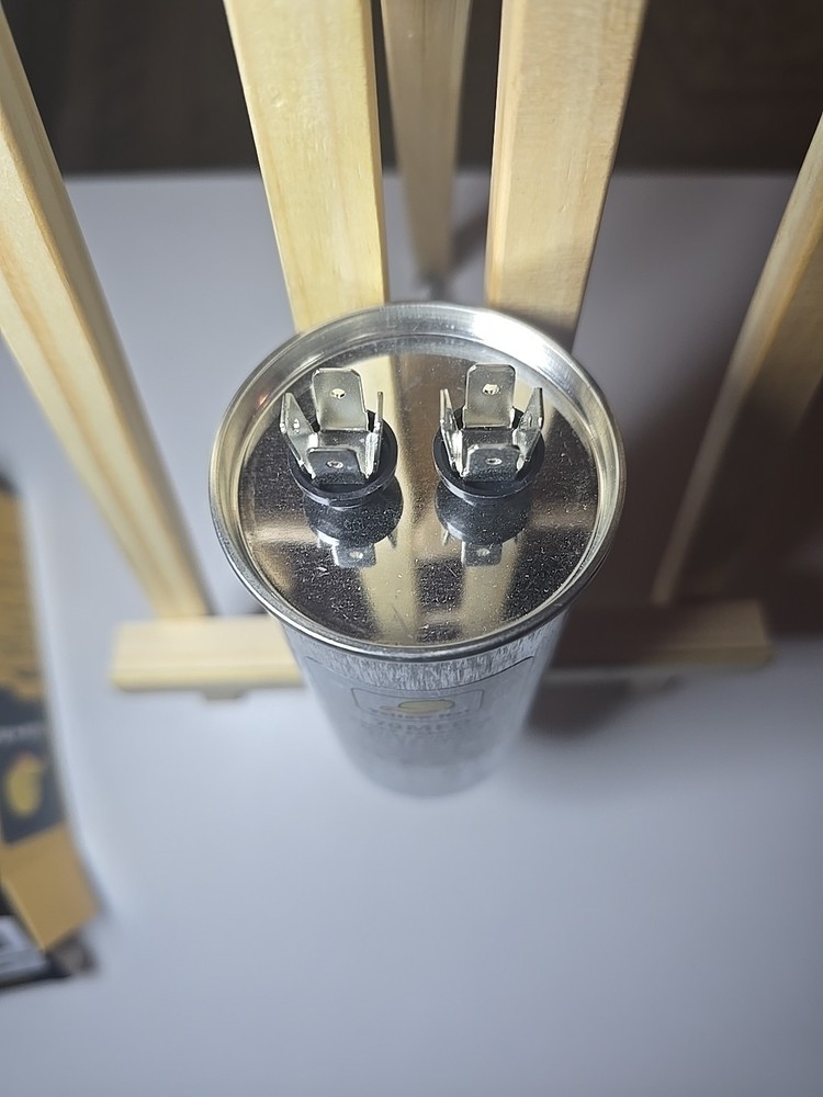Air Conditioning Capacitor. 70 MFD 370-440V