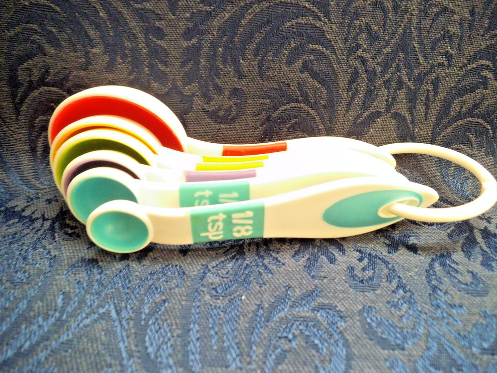 VTG SILICONE LINED COLORFUL  NESTING MEASURING SPOONS (6) + RING 2007 EUC