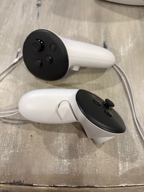 Meta Quest 3s 128gb with Case and Charging base.