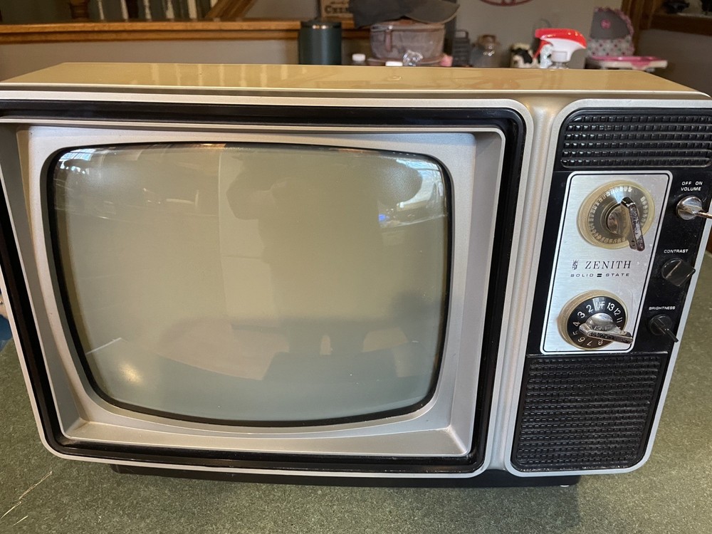 Vintage 1970s Zenith Solid State 12" Black White TV cream/ black case - Working