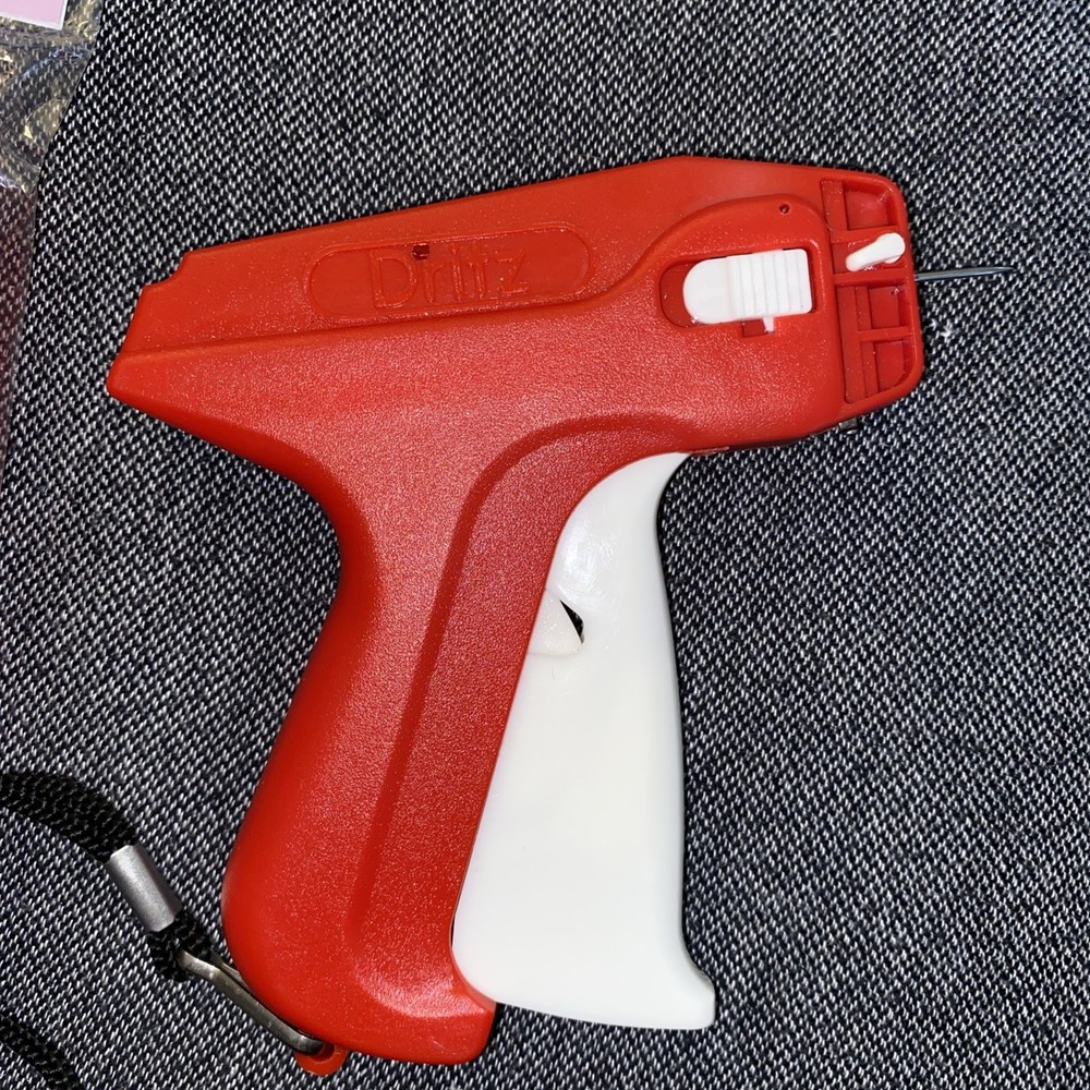 Dritz Quilter's Basting Gun & 2000+ Tacks