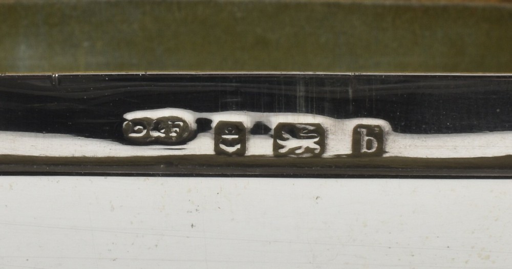 Antique Victorian Solid Silver Trinket/Snuff Box, (Deakin & Francis, 1901)