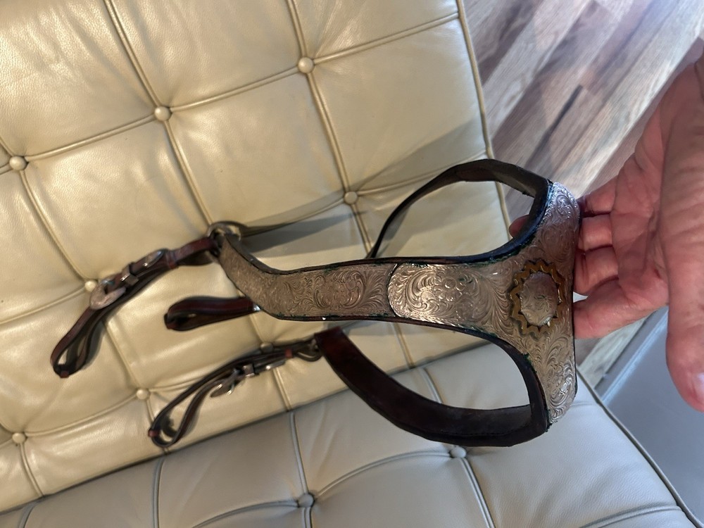 Tool silver and leather Equestrian breast collar